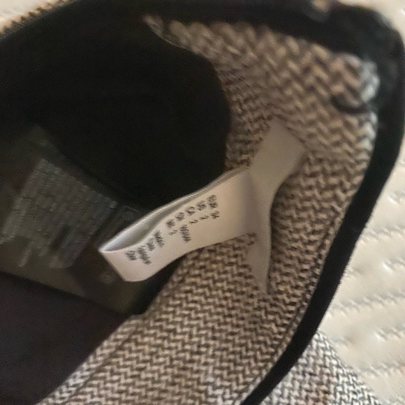 H&M Pencil Skirt - Picture 2 of 2